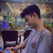 Vương Phạm Văn (Viva)